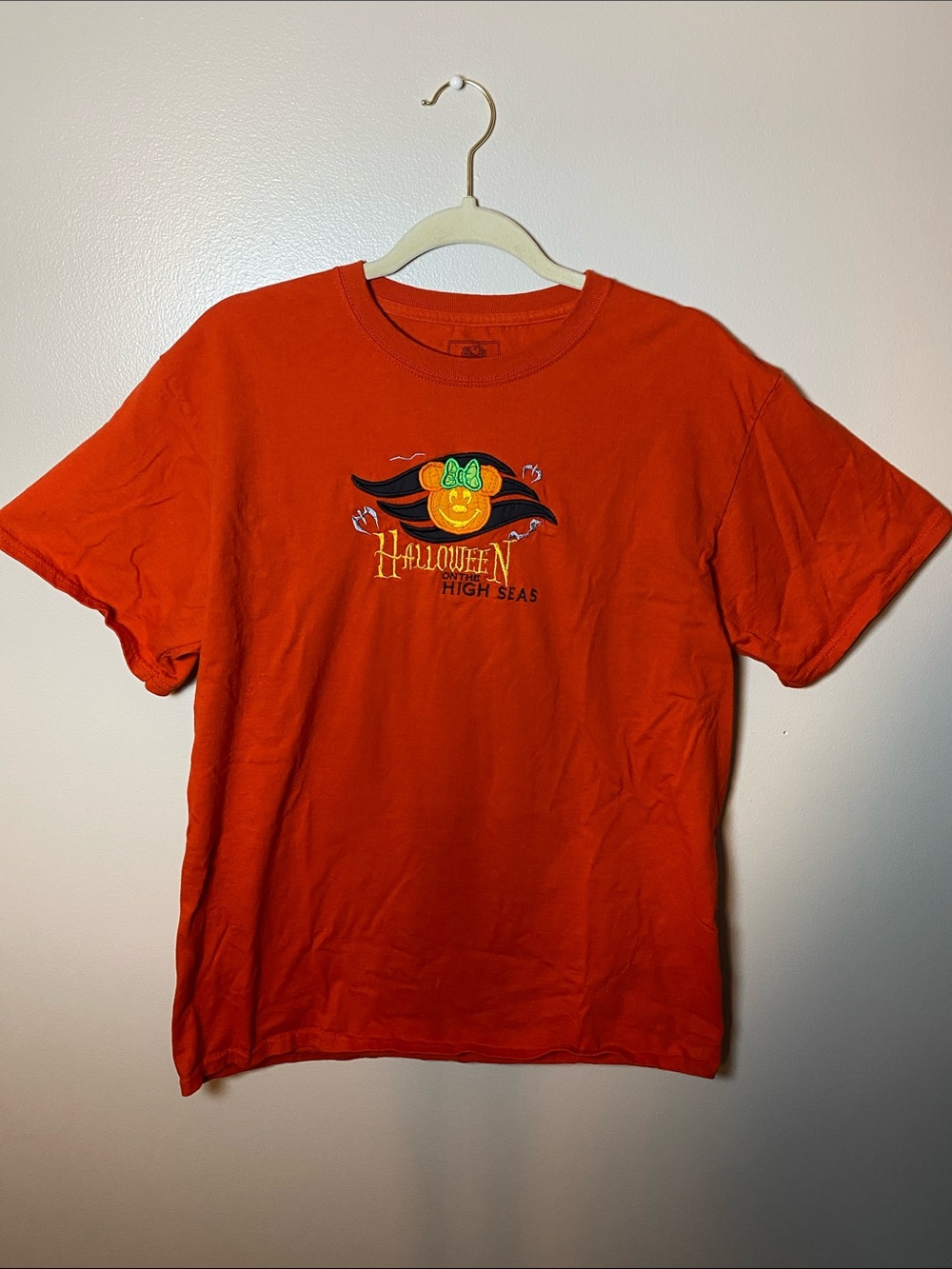 Fruit of the Loom Minnie Mouse ‘Halloween on the High Seas’ Embroidered Tee Orng